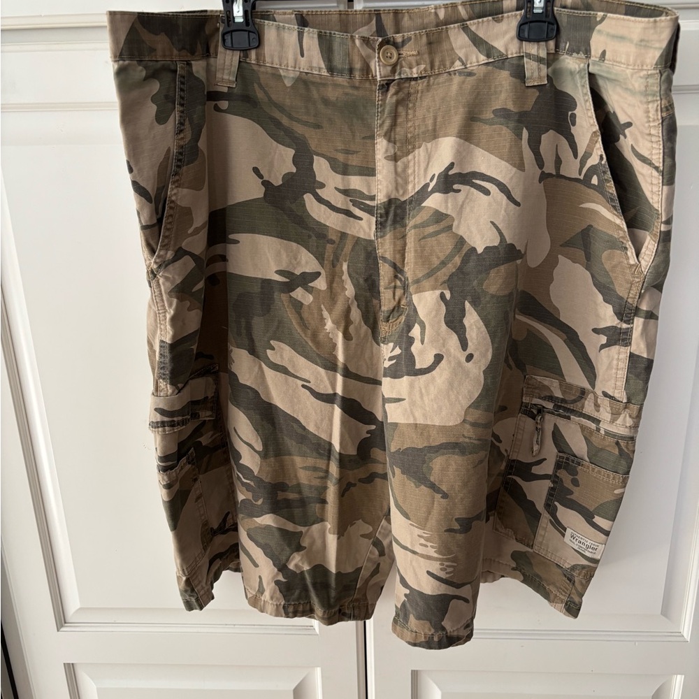 Wranglerβ Camo Cargo Shorts Mens 42 Hiking Fishing Camping Utility